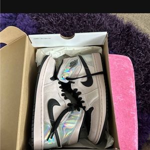 like new, just minor scuff marks. only worn once. authenticity guaranteed